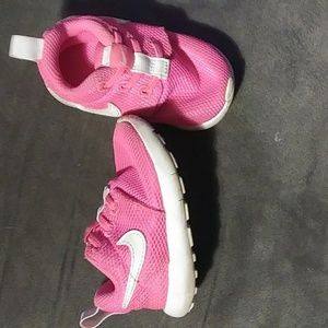 Size 4 toddler nike shoes